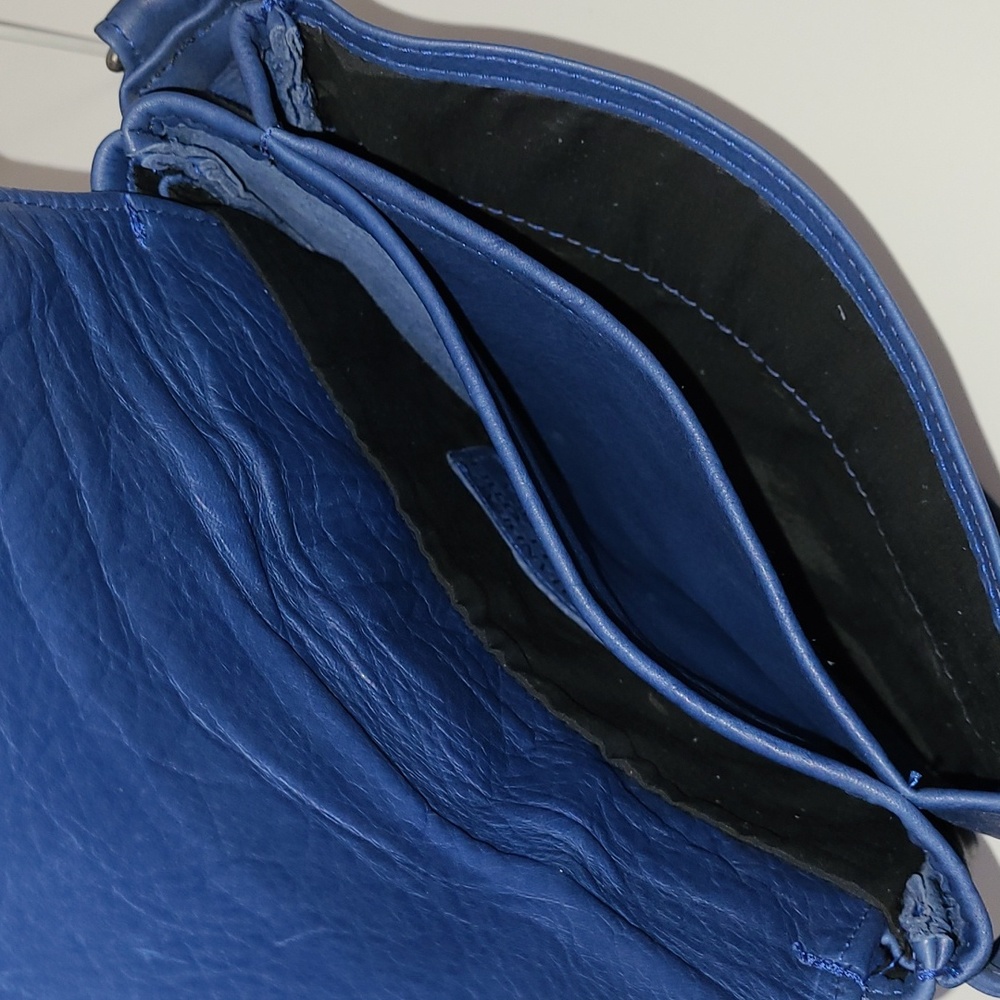 Elie Handbags Blue leather crossbody - Picture 5 of 11